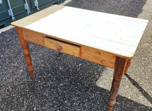 VICTORIAN SCRUB TOP PINE KITCHEN TABLE - ADDITIONAL PHOTO 3