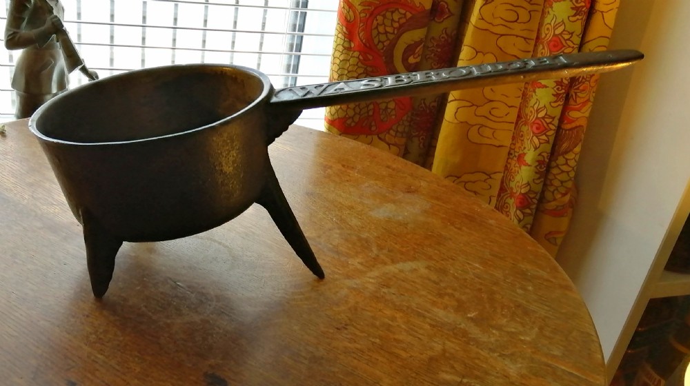 18c Bronze skillet.