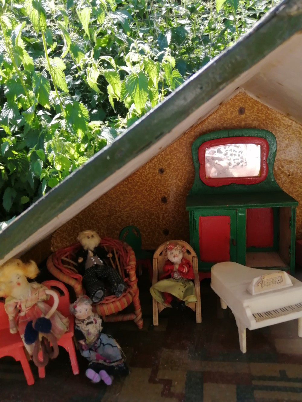 Antique Dolls house and contents. View XVIII