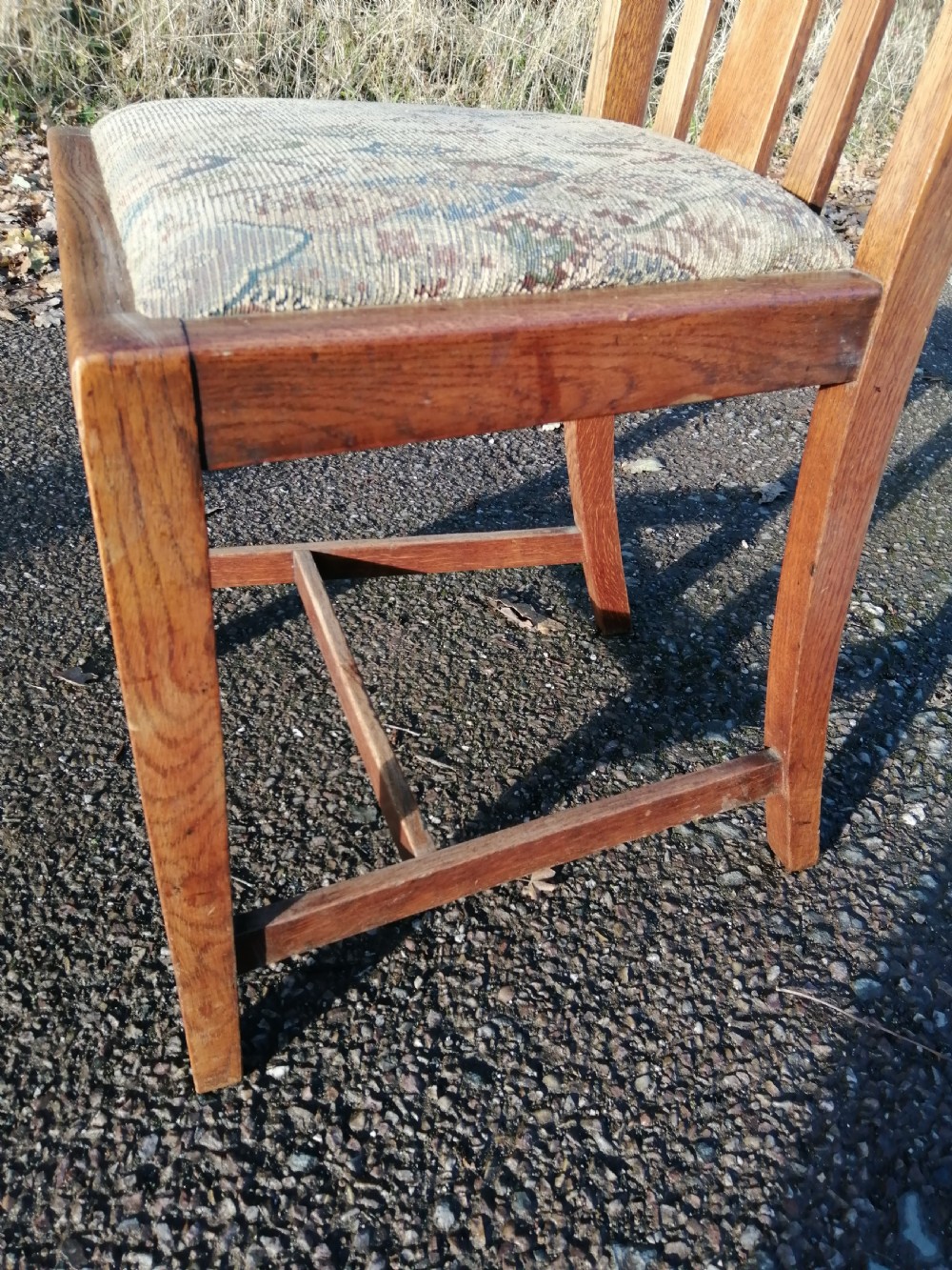 Set of 8 oak art's and crafts chairs. View II