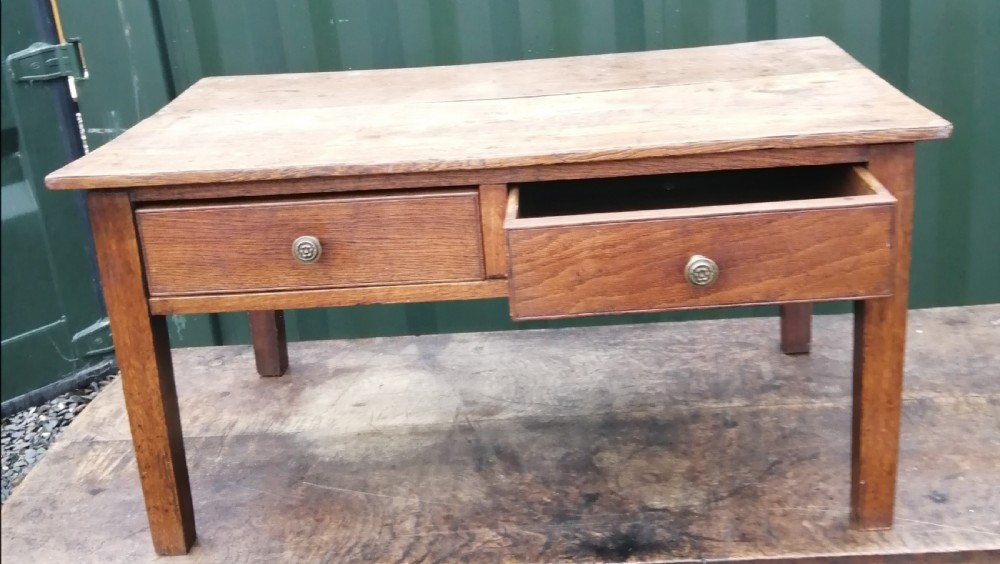 Georgian oak coffee table. View VII