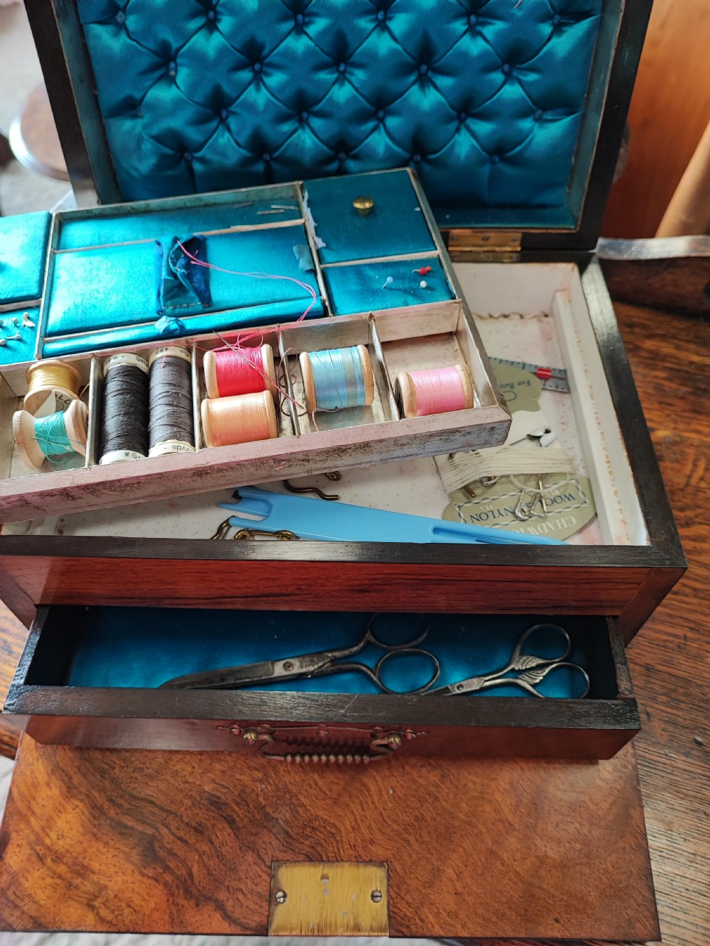 Victorian walnut sewing box View IX