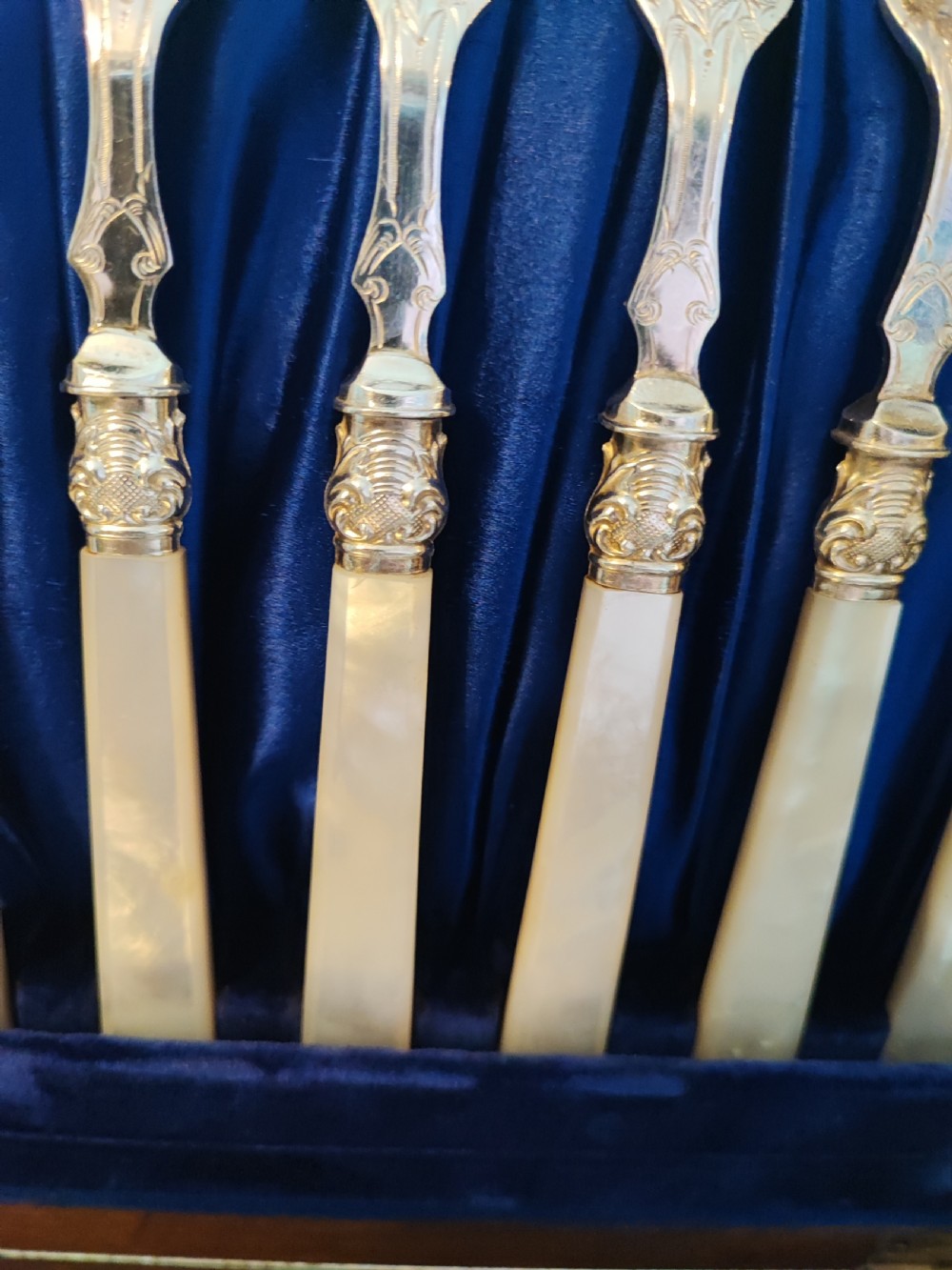A good Victorian 12 place setting for fish. View X