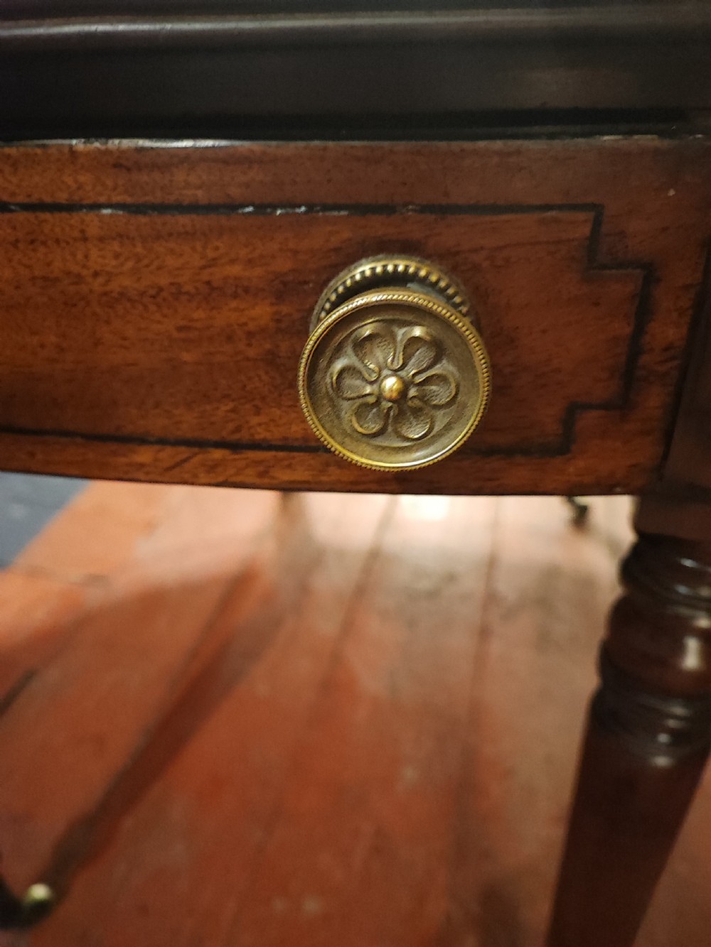 Regency oval Pembroke, lamp table View V