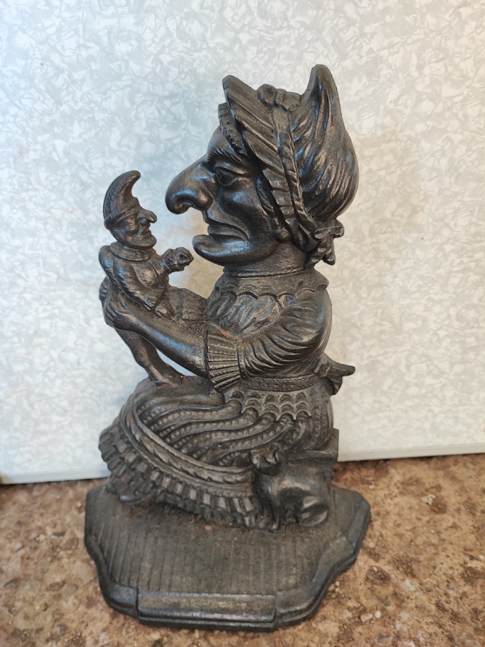 Pair of Victorian cast iron Punch and Judy doorstops or door porters  View III