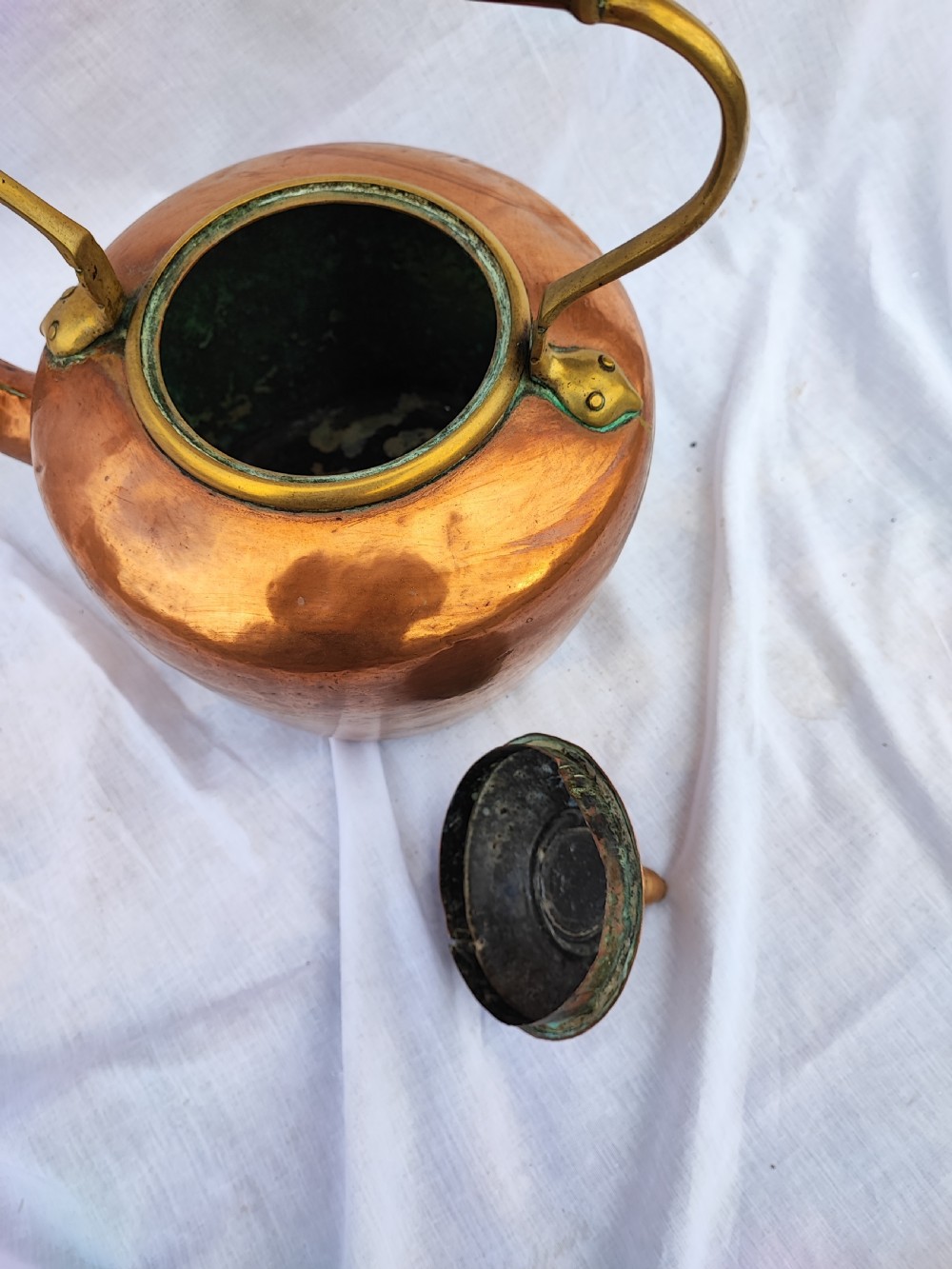 Large Georgian copper kettle. View VIII