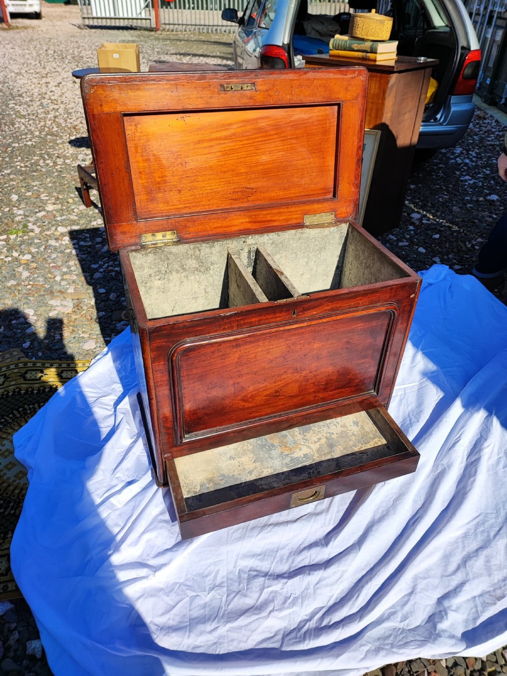 William IV mahogany wine cooler. london maker View VIII