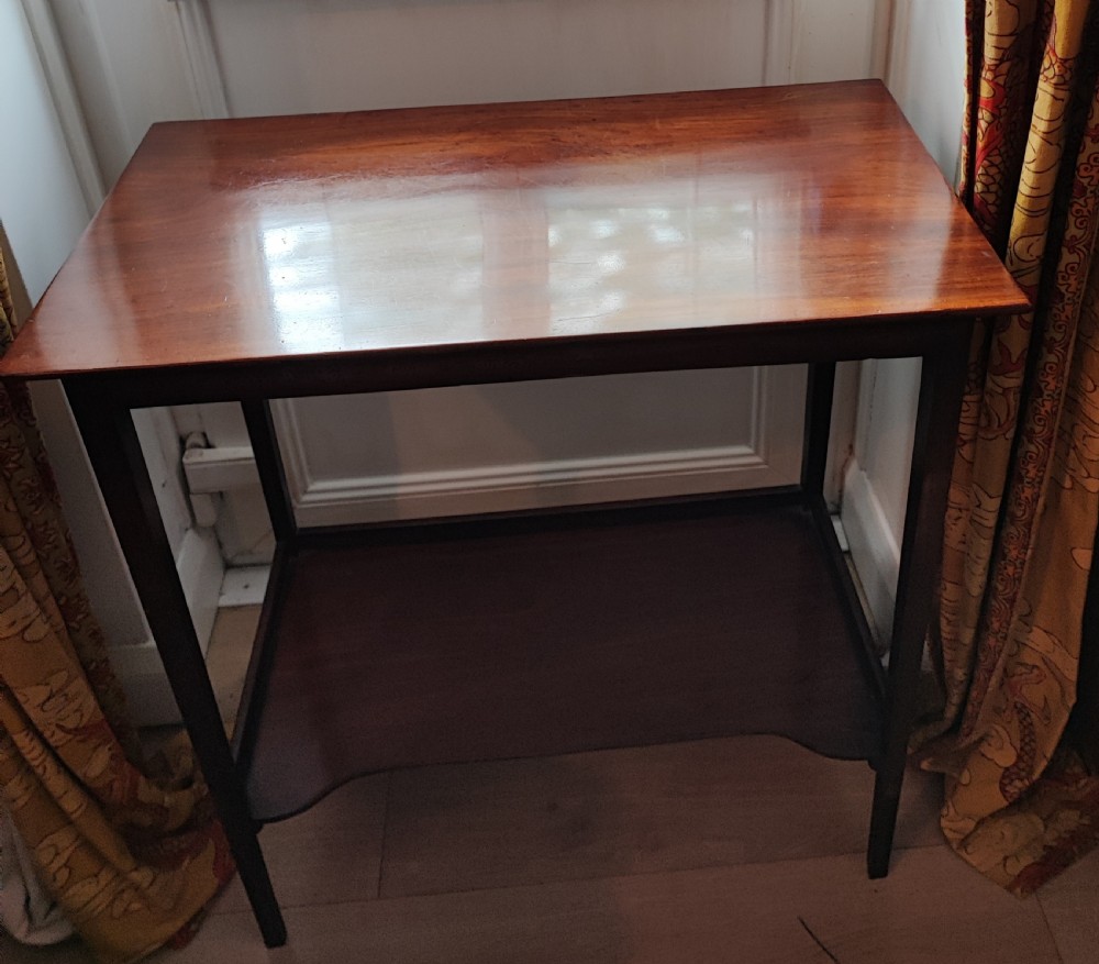 Elegant George III mahogany lamp side table. View III