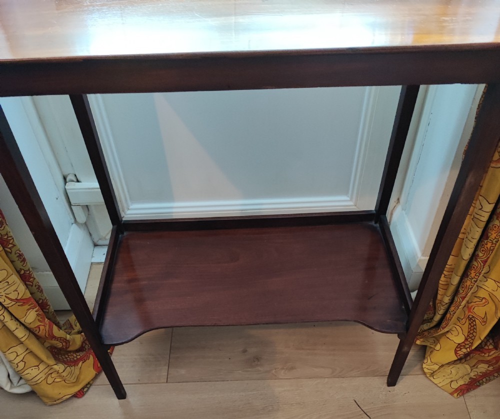Elegant George III mahogany lamp side table. View VII