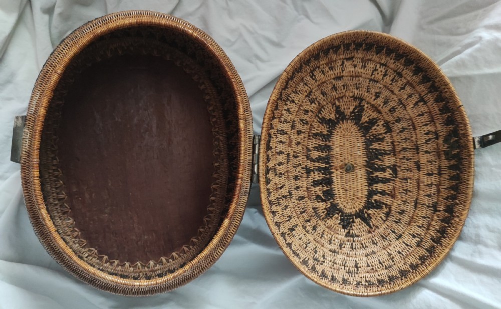 Early 19c basketry made box. View IV