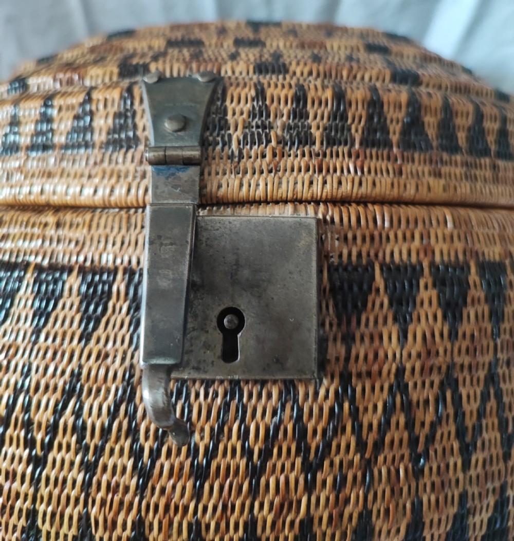 Early 19c basketry made box. View VII