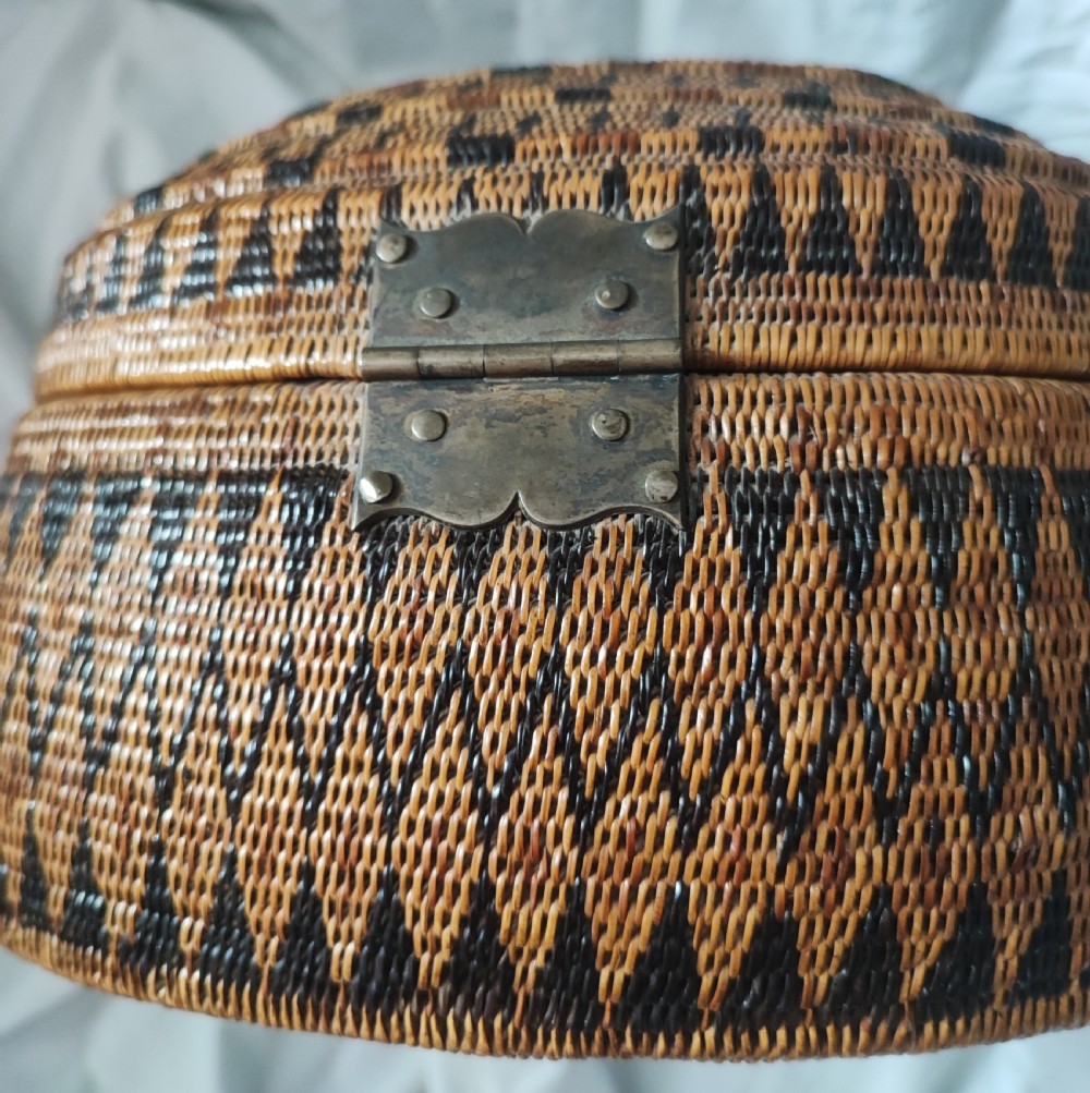 Early 19c basketry made box. View IX