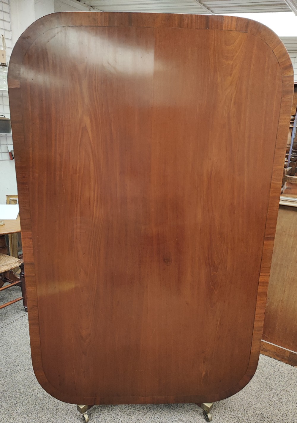 A fine regency cross banded mahogany dining table.