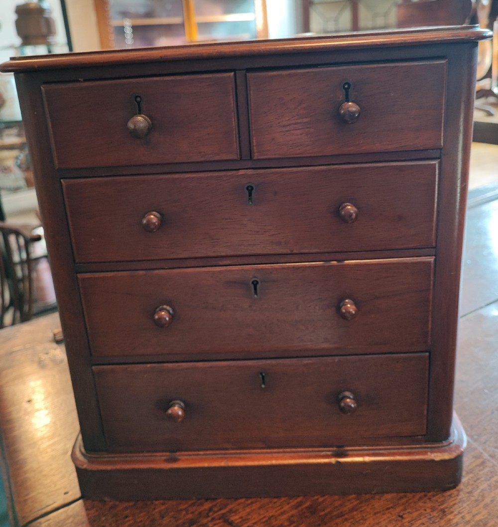 A Victorian mahogany miniature apprentice, chest of drawers 