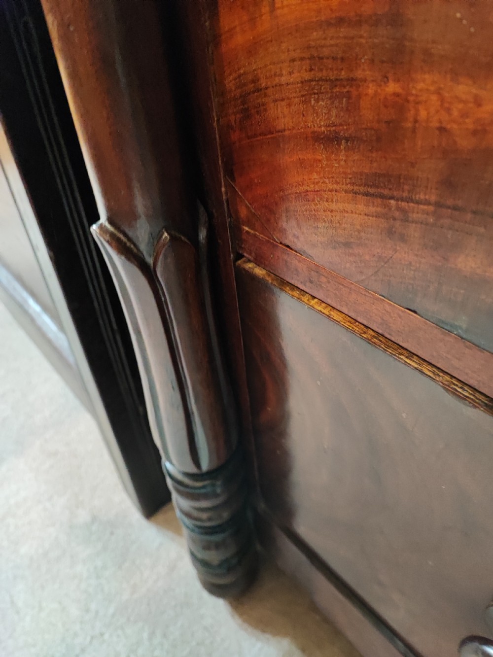 antique William IV chest of drawers in mahogany. View VII