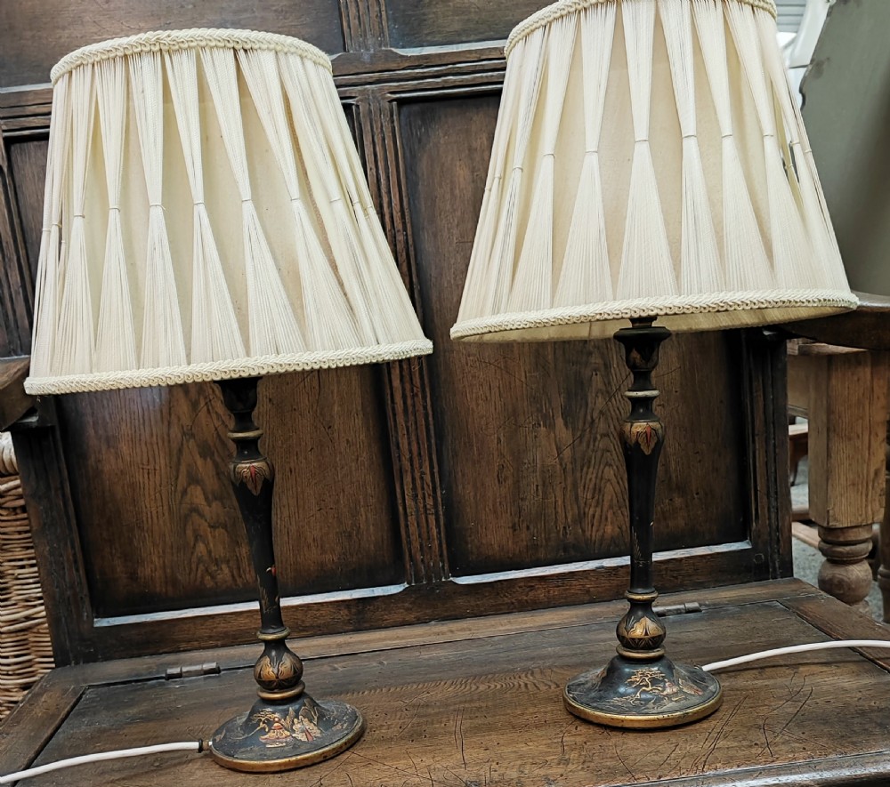 Pair of antique Chinoiserie lacquered table lamps. View IV