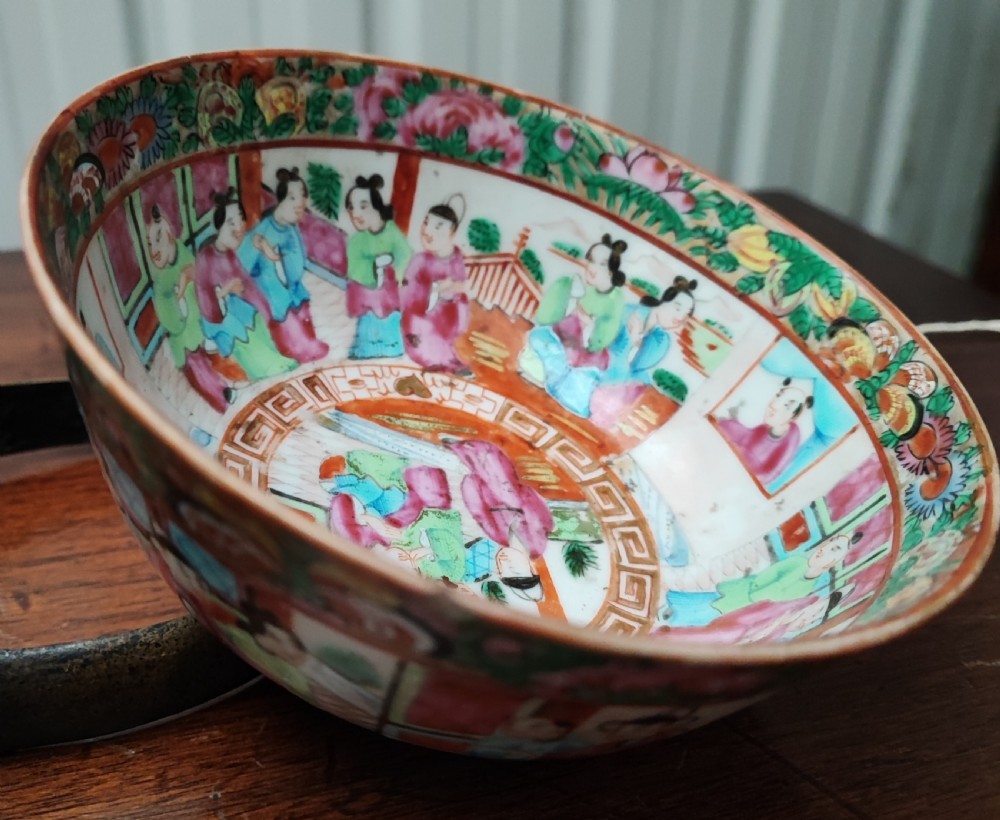 A small antique chinese Famile Rose bowl View V