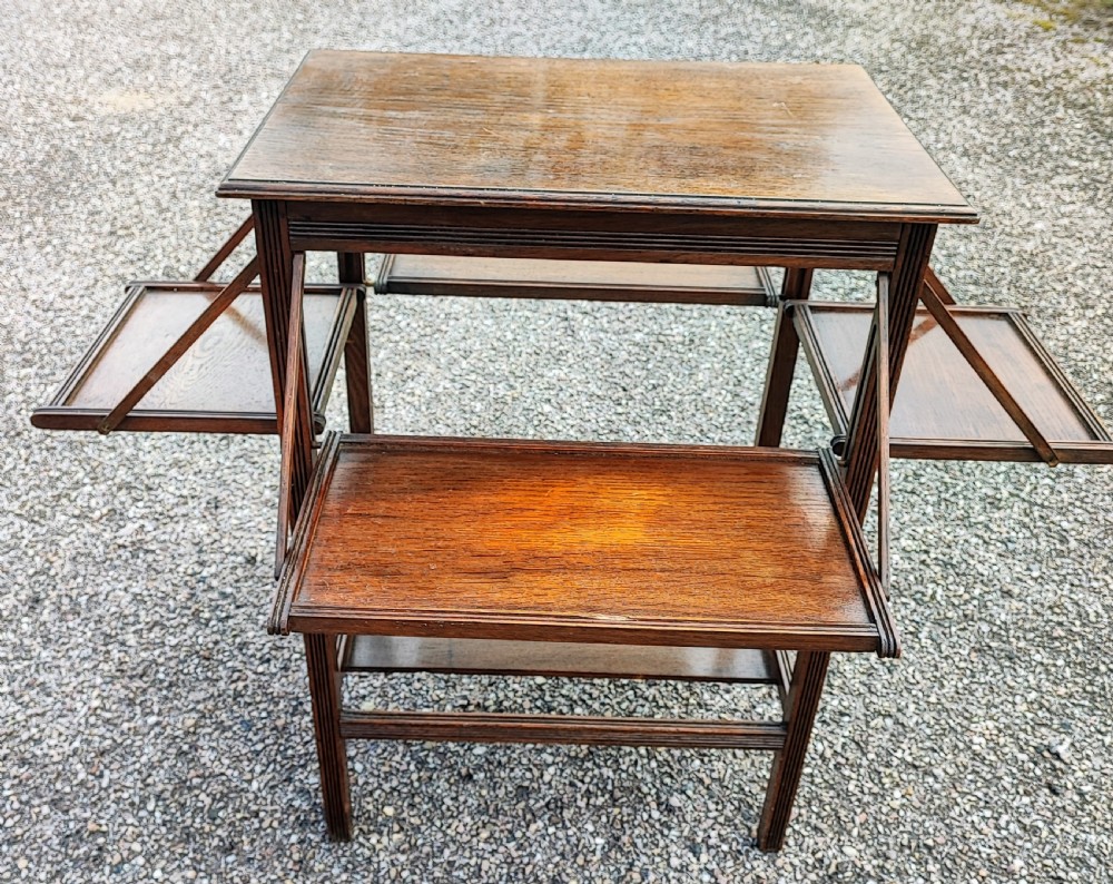 Art's and crafts oak drop sides occasional table.