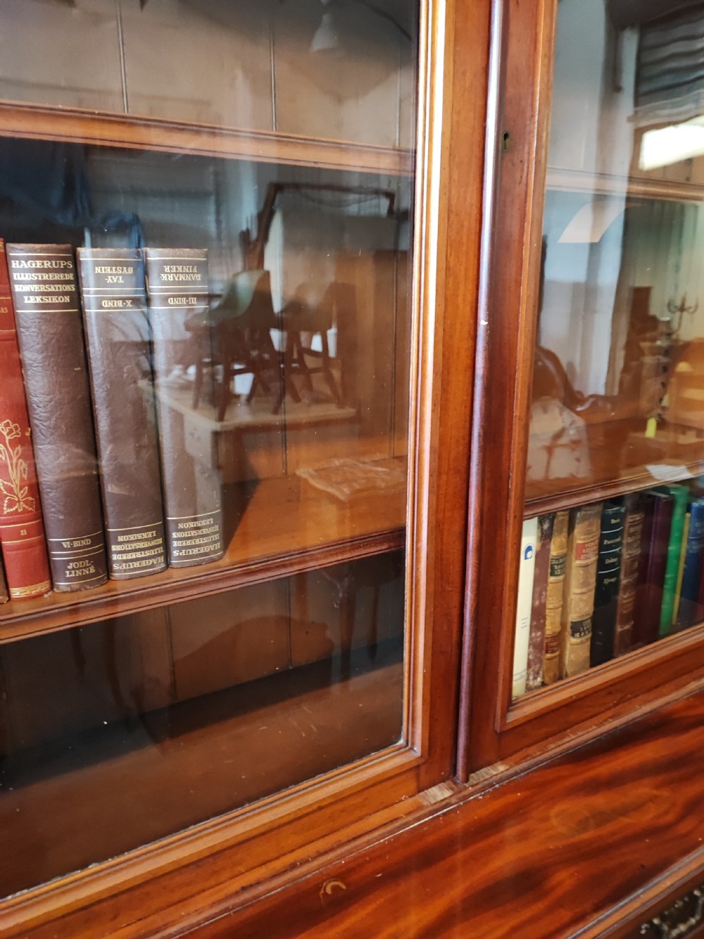 Fine quality Victorian mahogany bookcase. View V