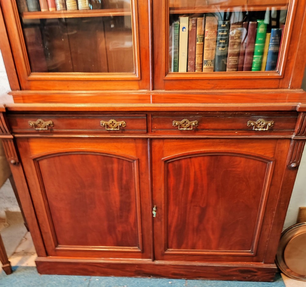 Fine quality Victorian mahogany bookcase. View VI
