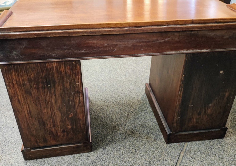 Quality Victorian mahogany pedestal desk. View II