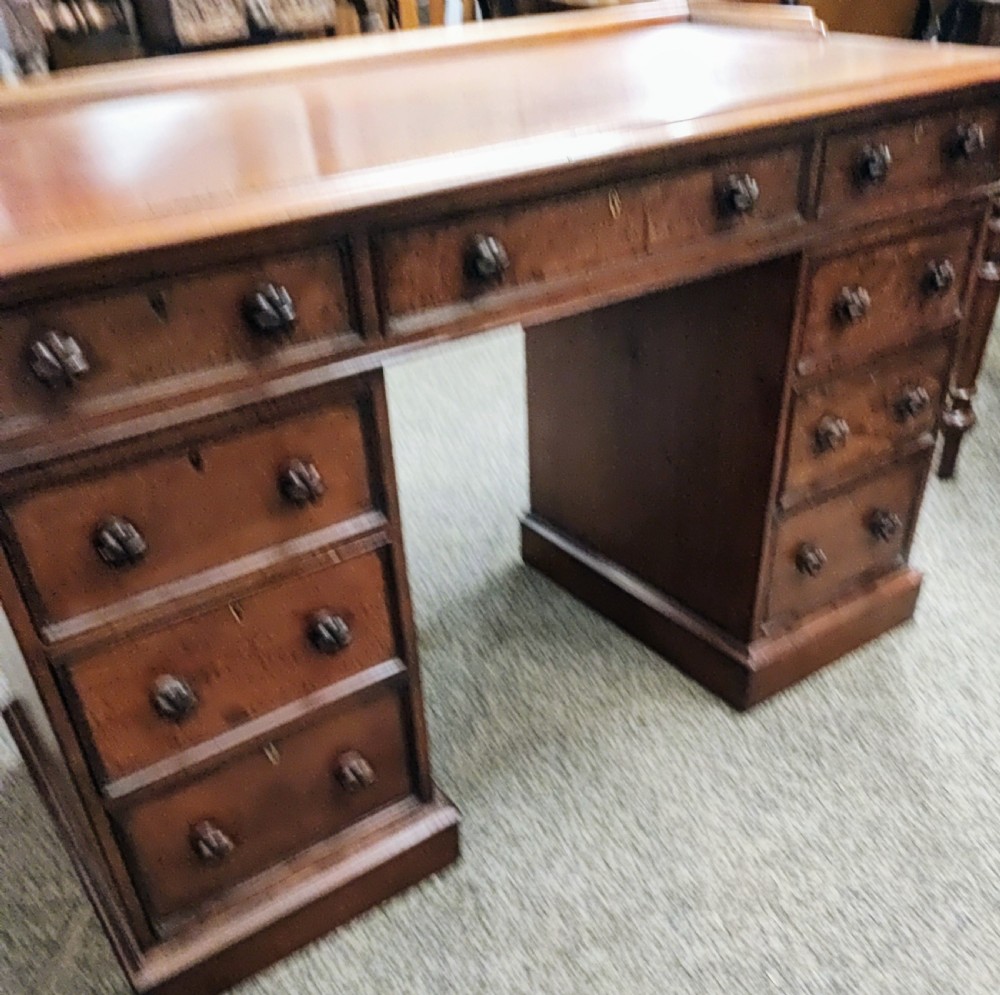 Quality Victorian mahogany pedestal desk. View III