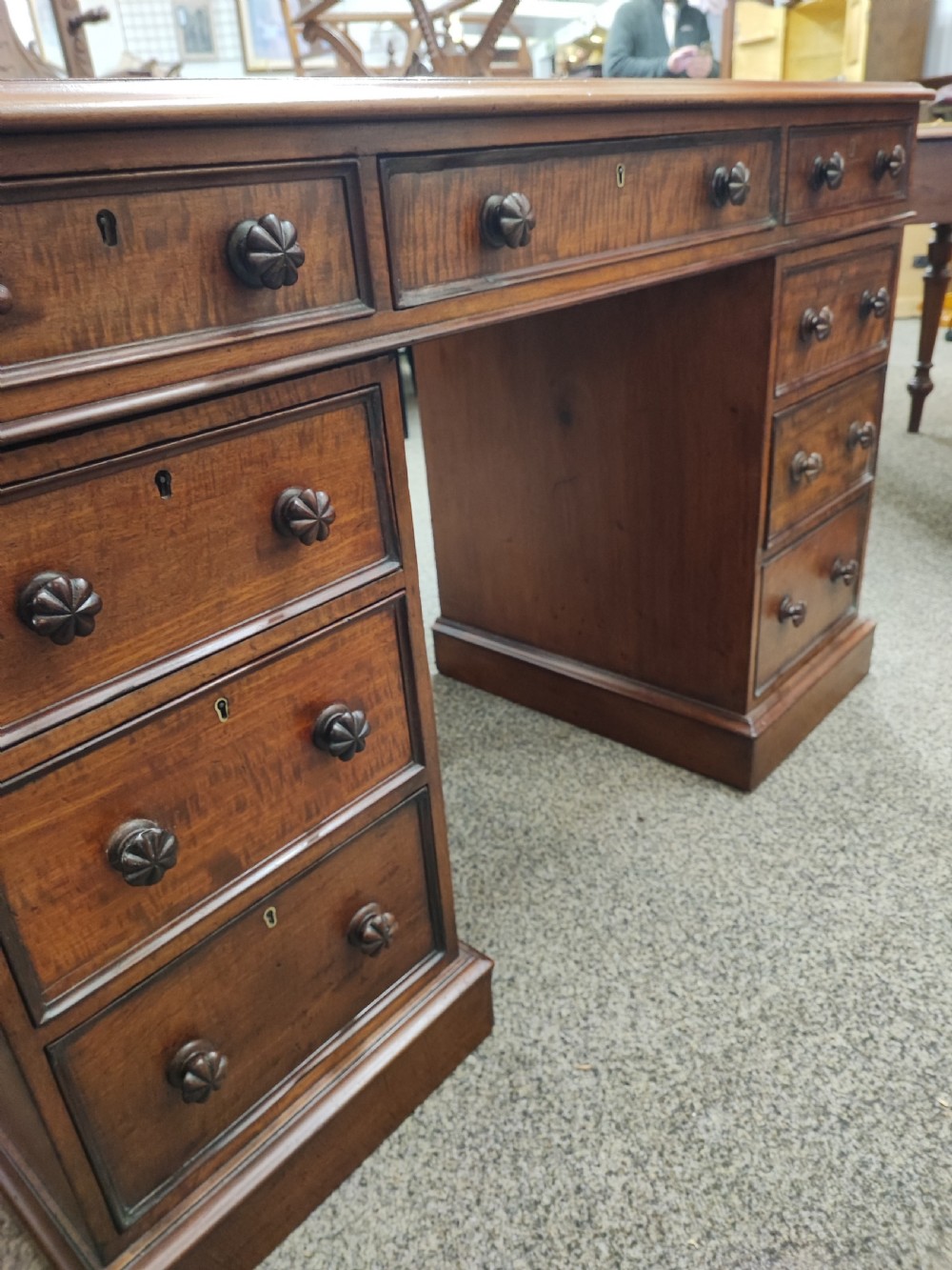 Quality Victorian mahogany pedestal desk. View XIV