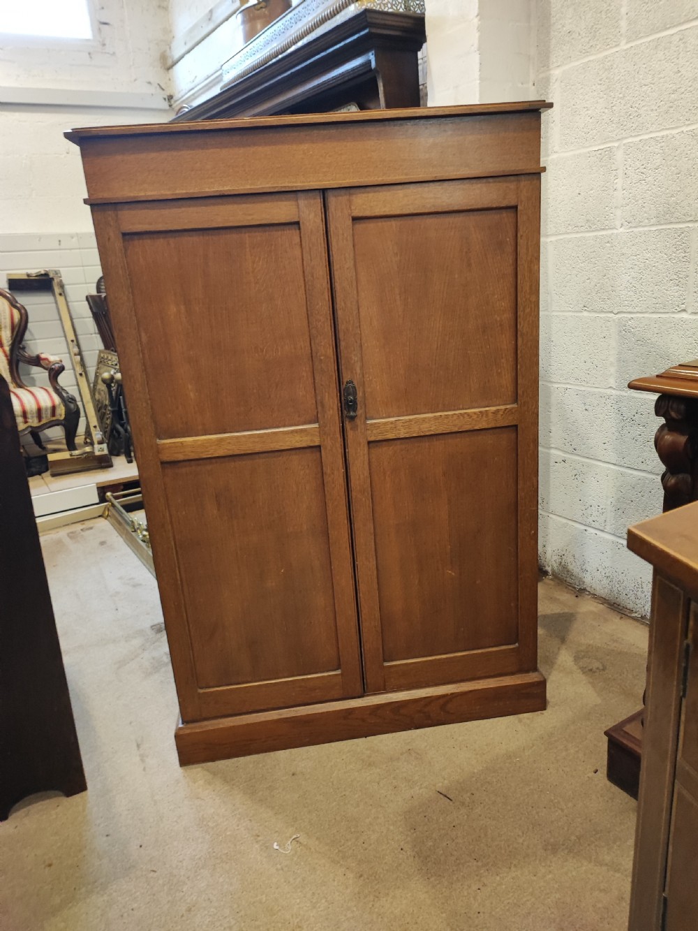 Small oak 2 door ,fitted wardrobe. View II