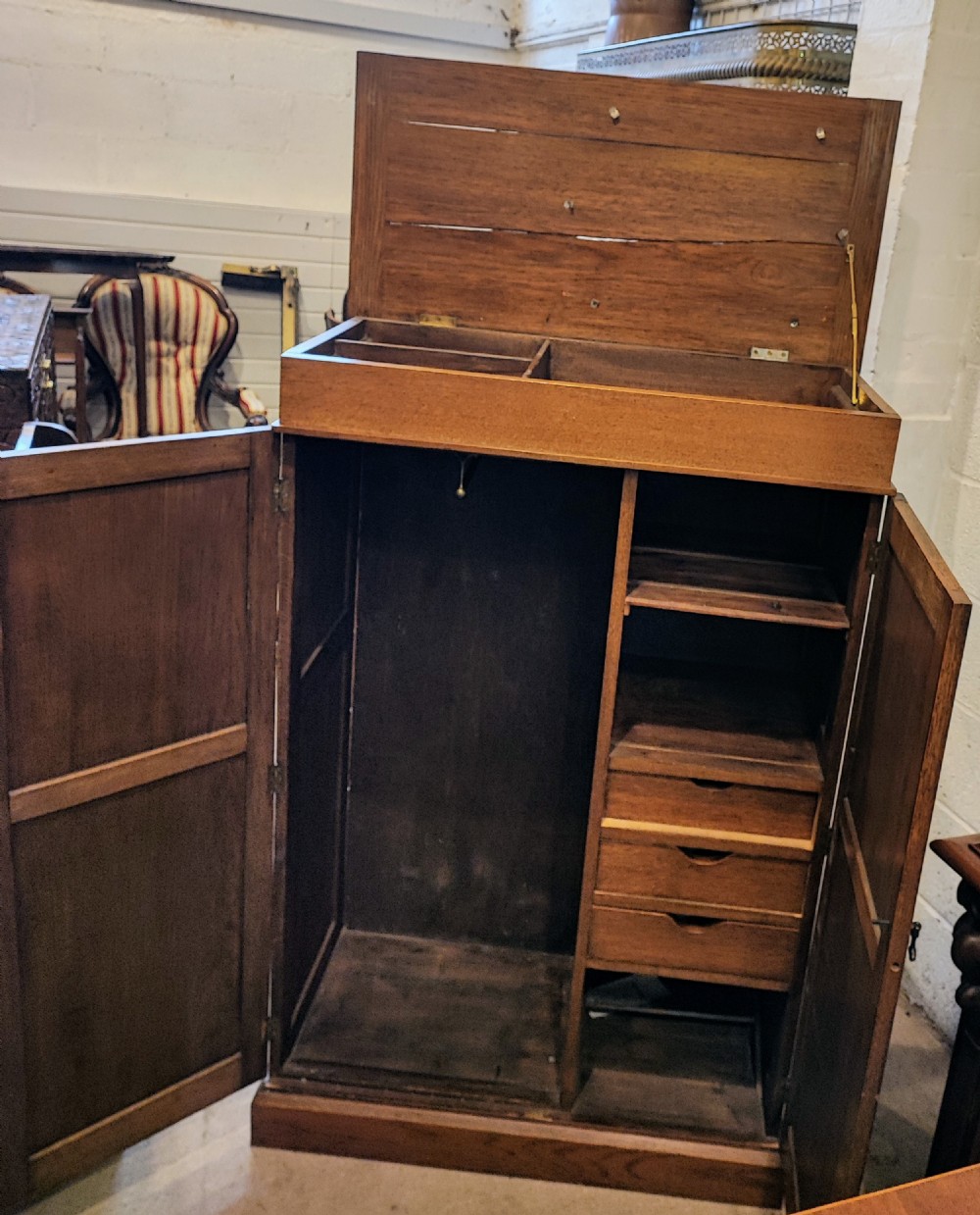 Small oak 2 door ,fitted wardrobe. View VIII