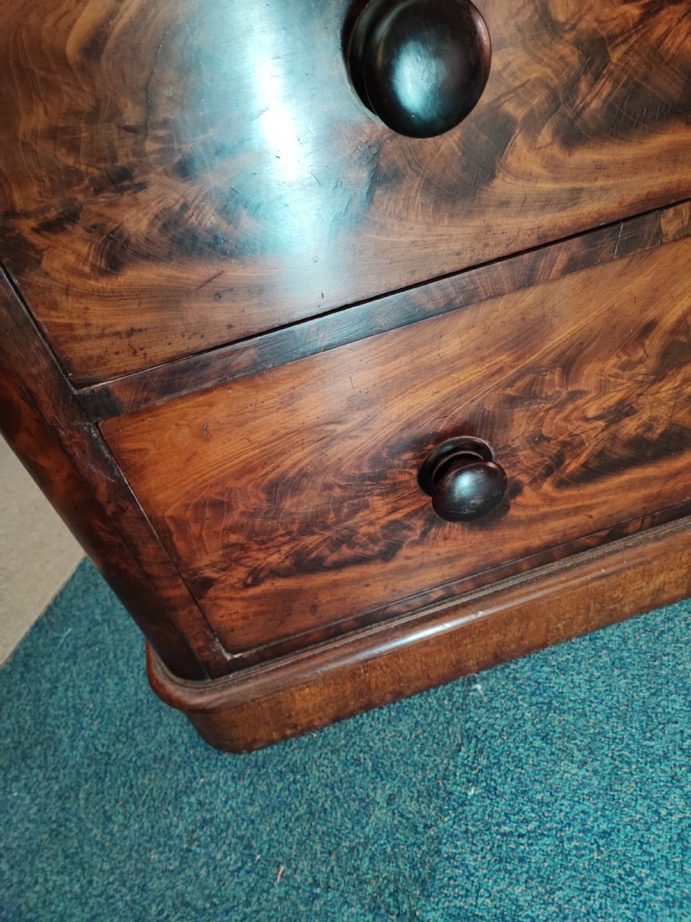 Quality Victorian mahogany chest of drawers. View VII