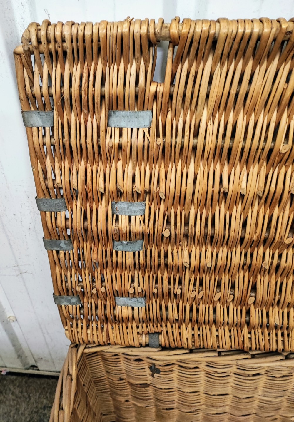 Antique willow log or laundry basket,of a large size. View II