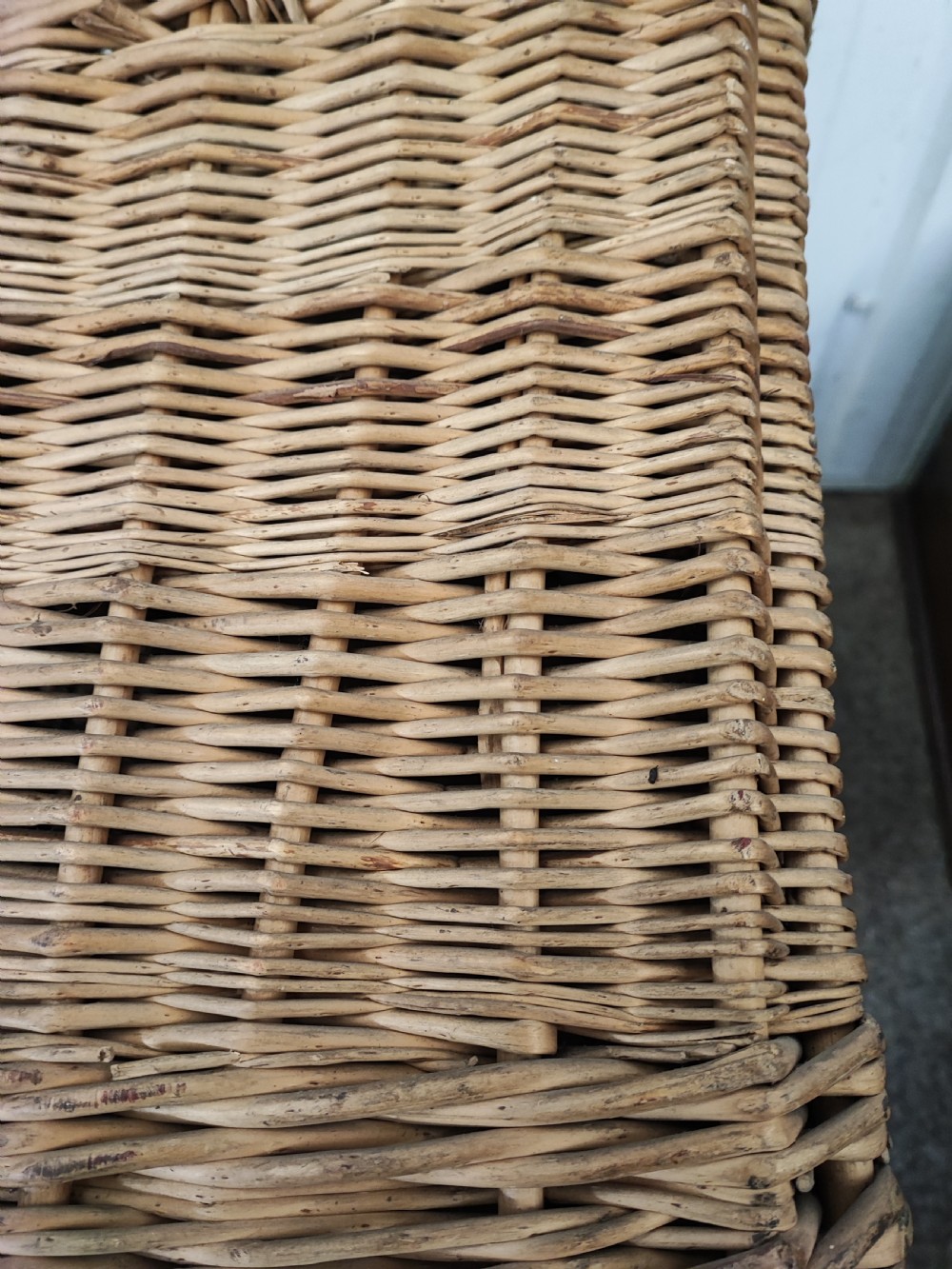 Antique willow log or laundry basket,of a large size. View XI