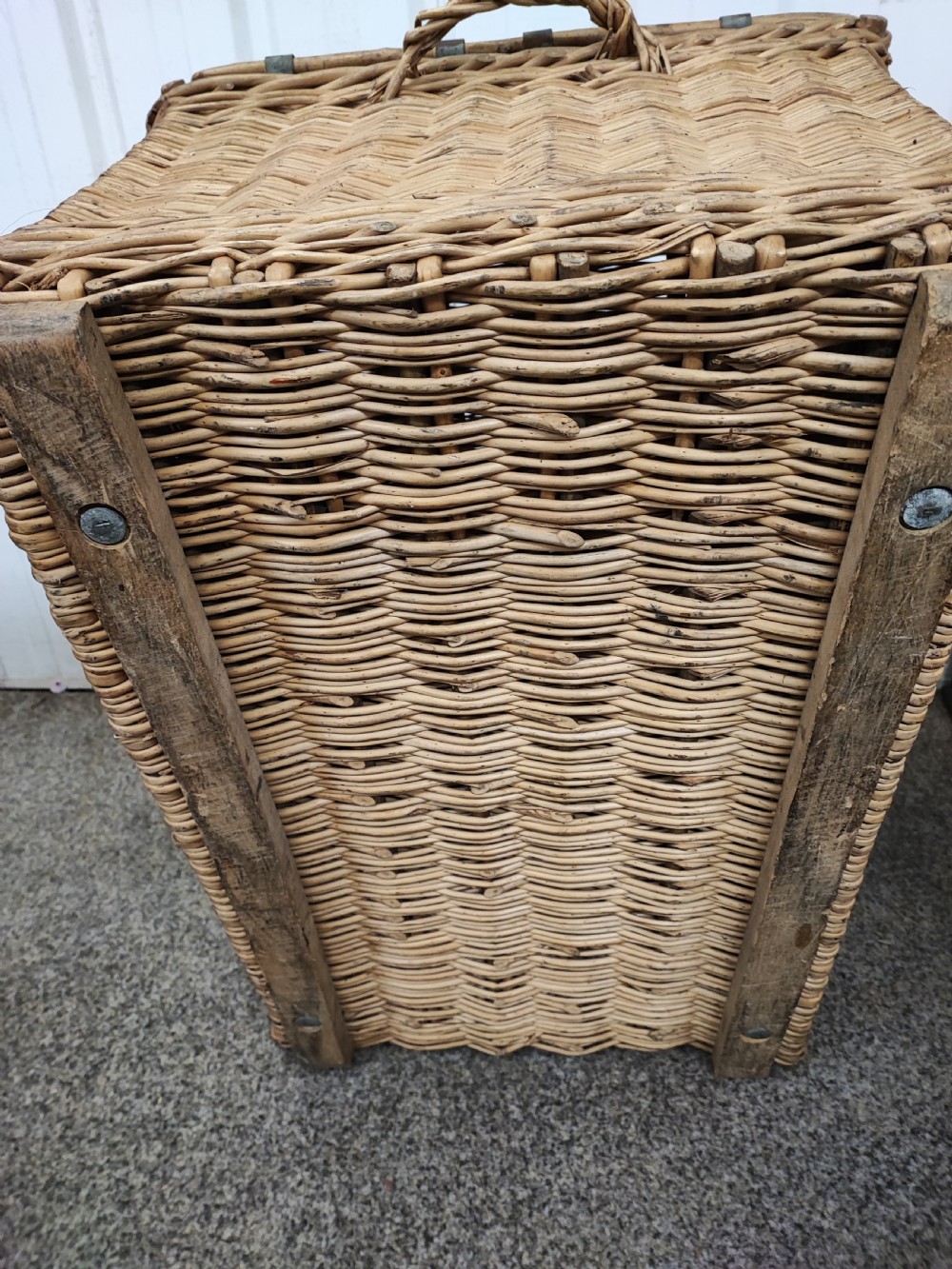 Antique willow log or laundry basket,of a large size. View XII