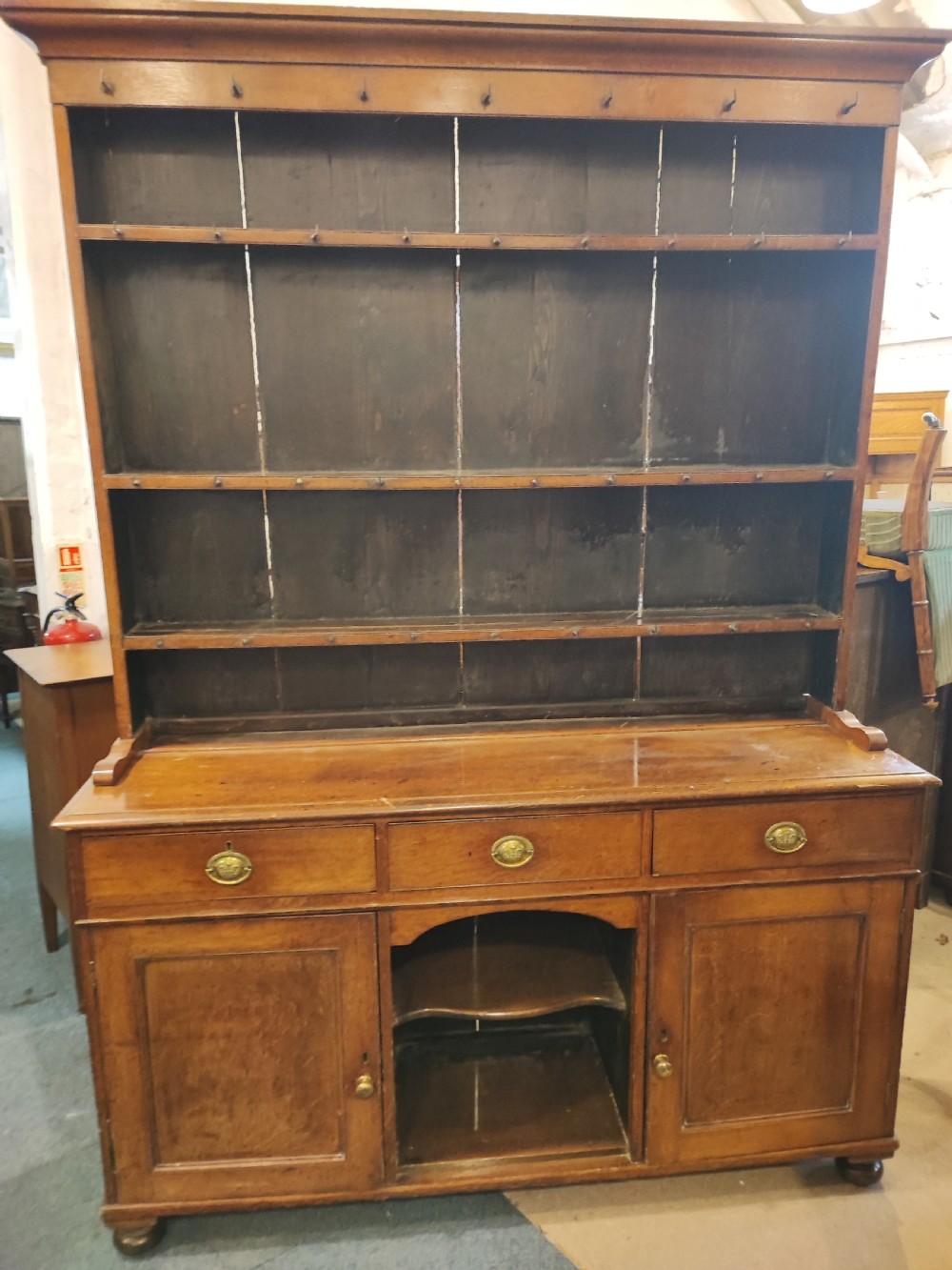 A charming Regency welsh  oak dog kennel dresser. View VI