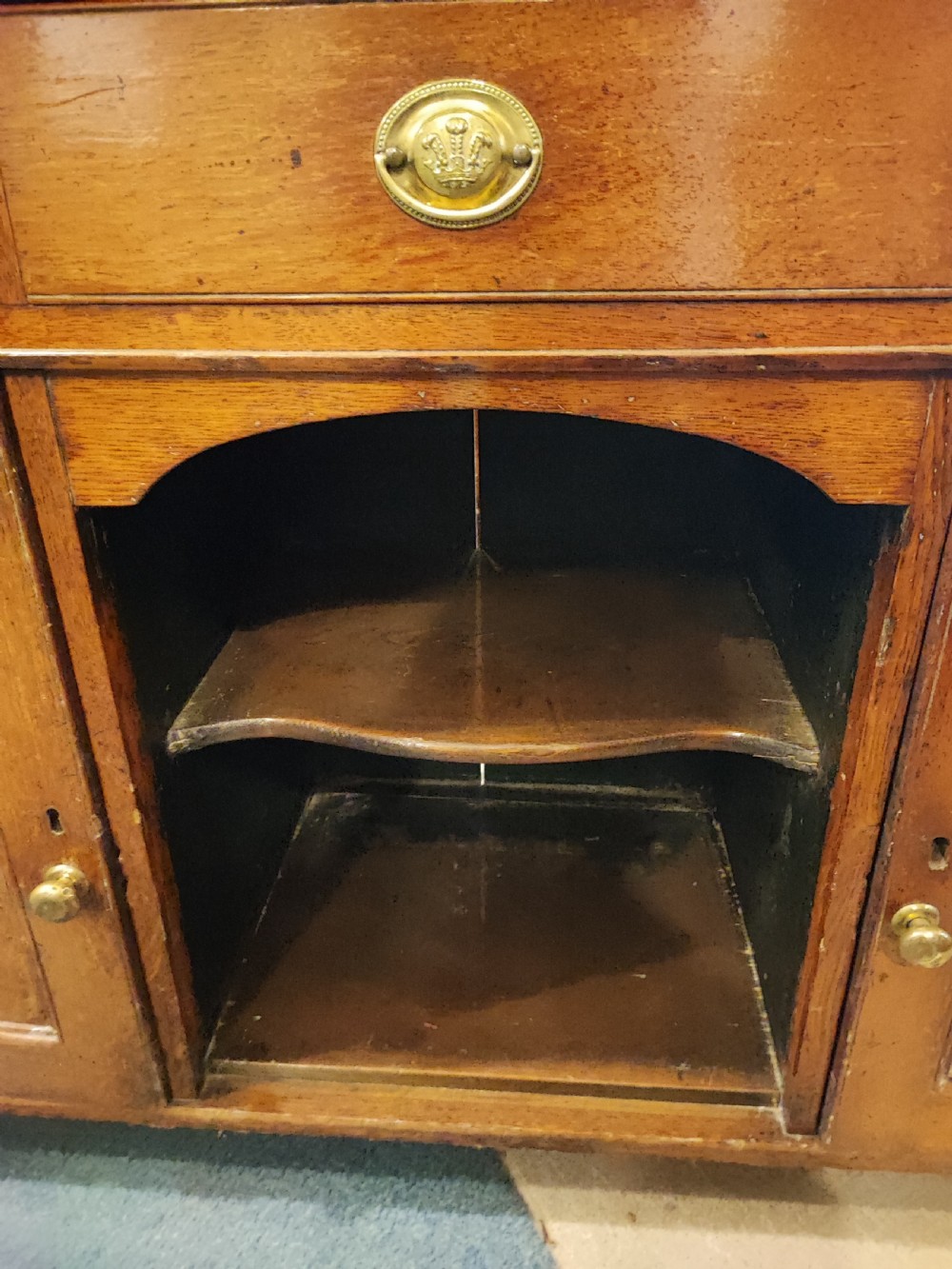 A charming Regency welsh  oak dog kennel dresser. View VII