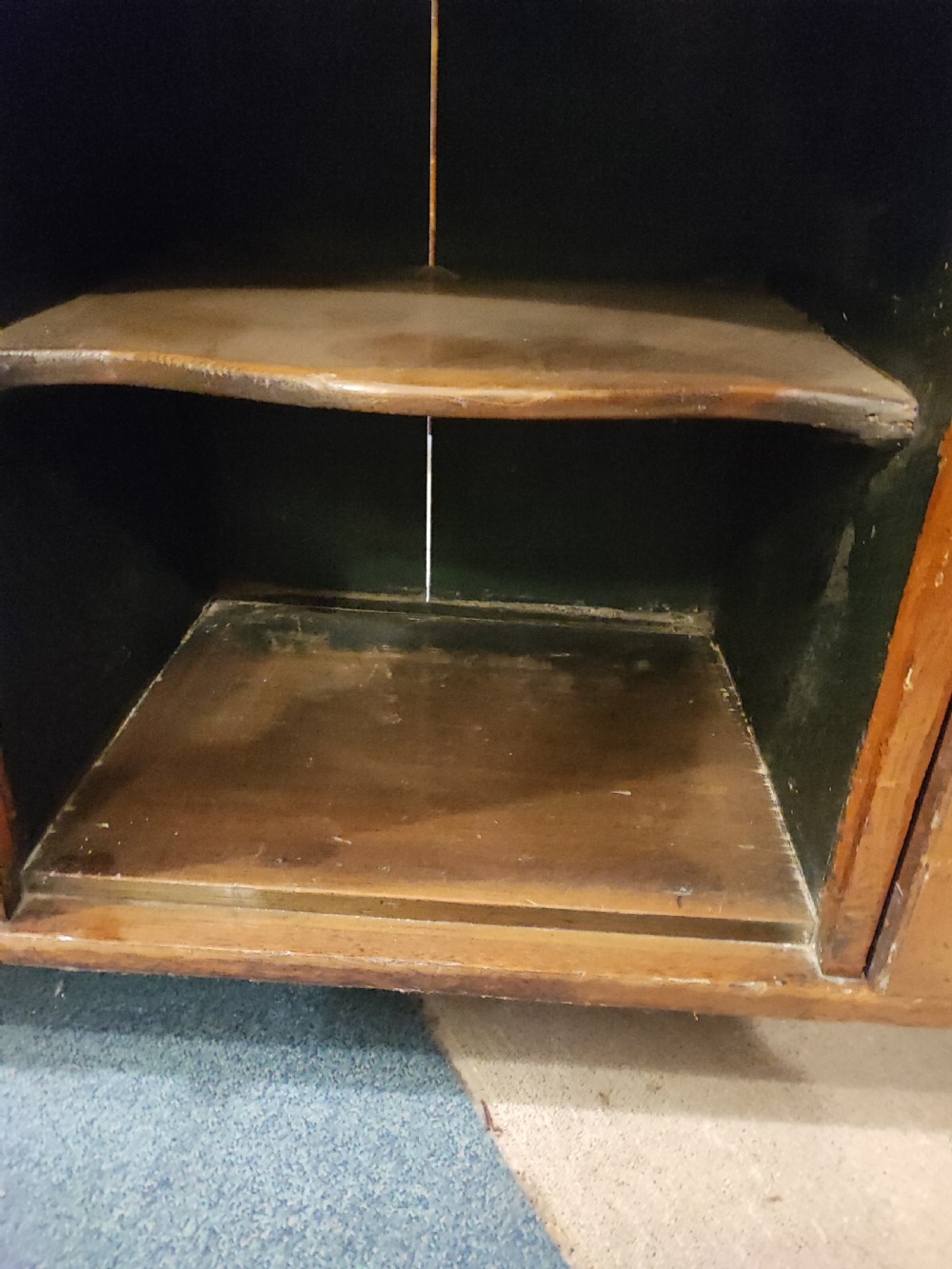 A charming Regency welsh  oak dog kennel dresser. View VIII