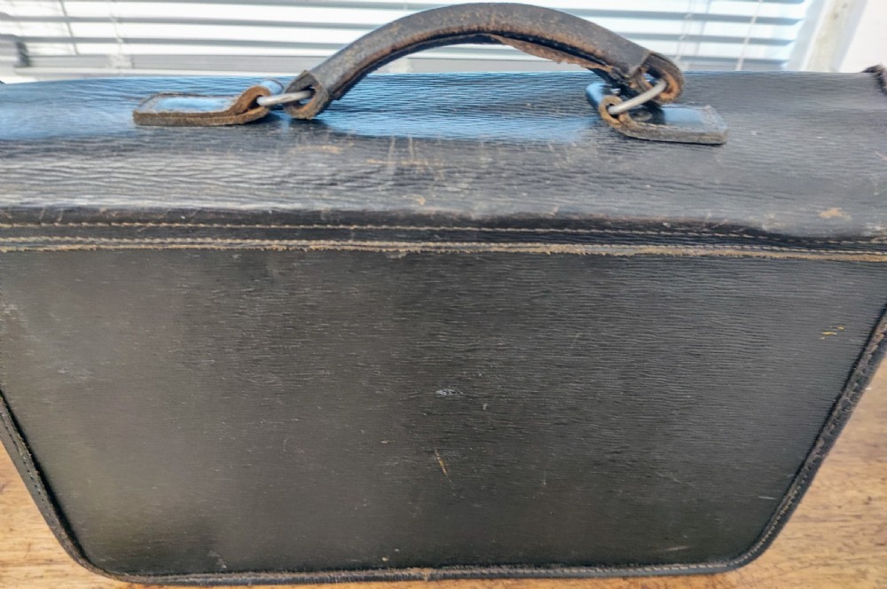 A rare houses of parliament black leather satchel or dispatch case  View VII