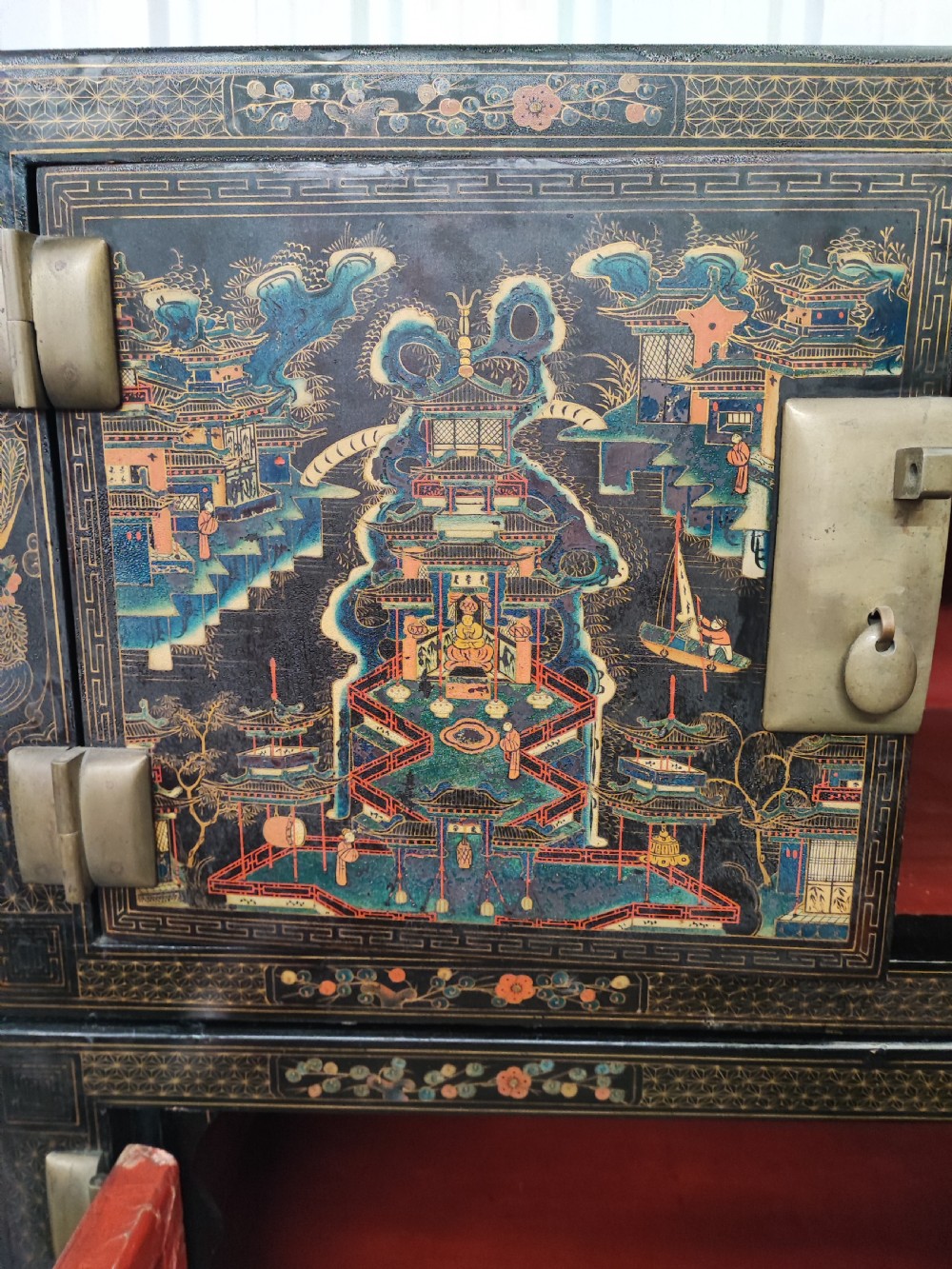 A fine antique Chinese lacquered 6 door robe cabinet  View III