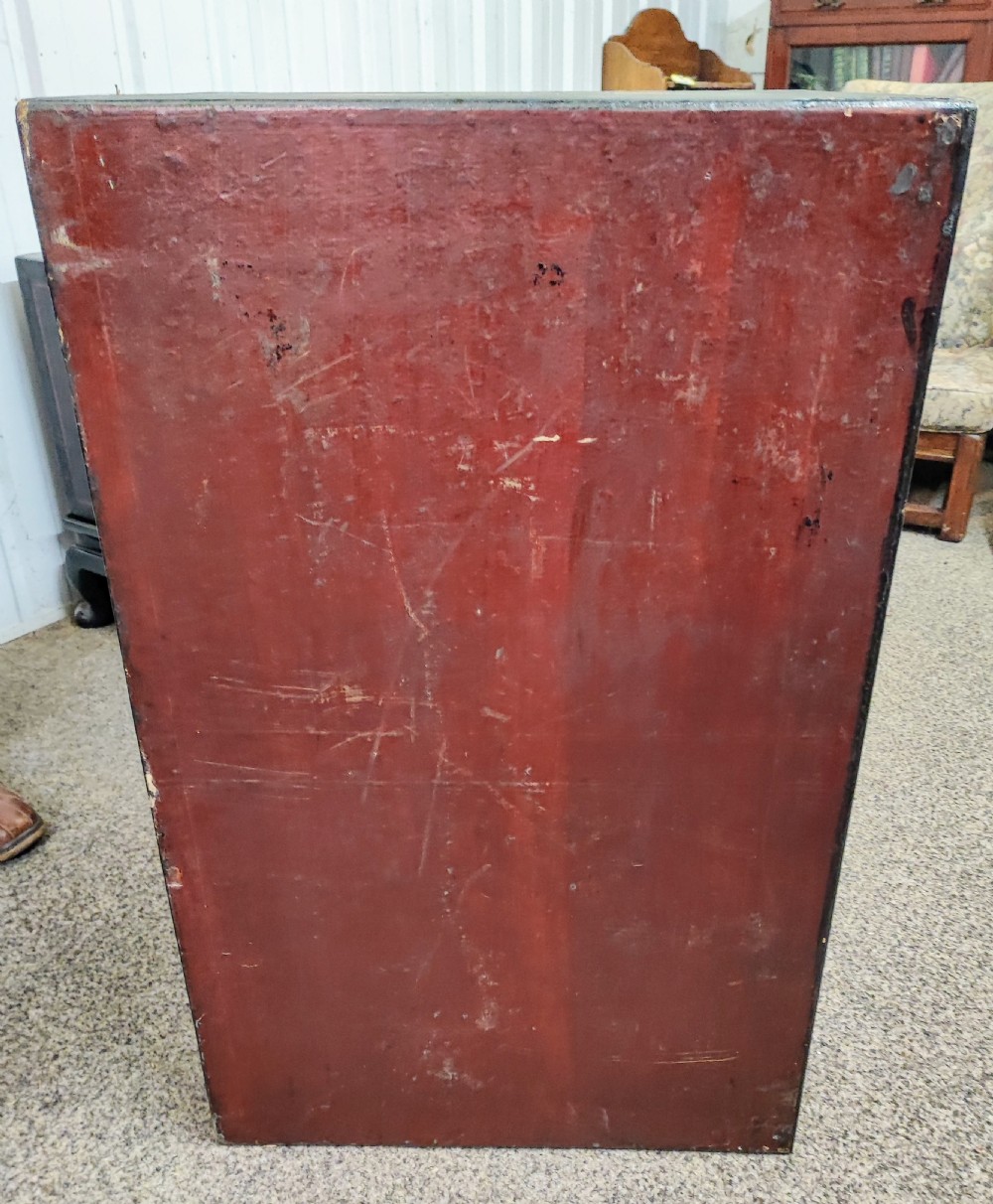 A fine antique Chinese lacquered 6 door robe cabinet  View V