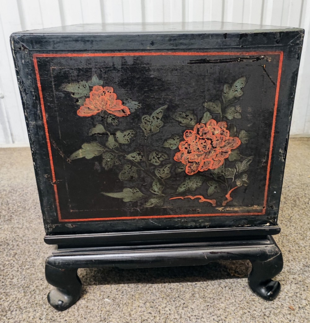 A fine antique Chinese lacquered 6 door robe cabinet  View IX
