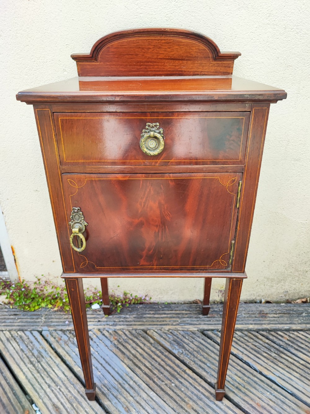 Quality Edwardian mahogany inlaid bedside cabinet.