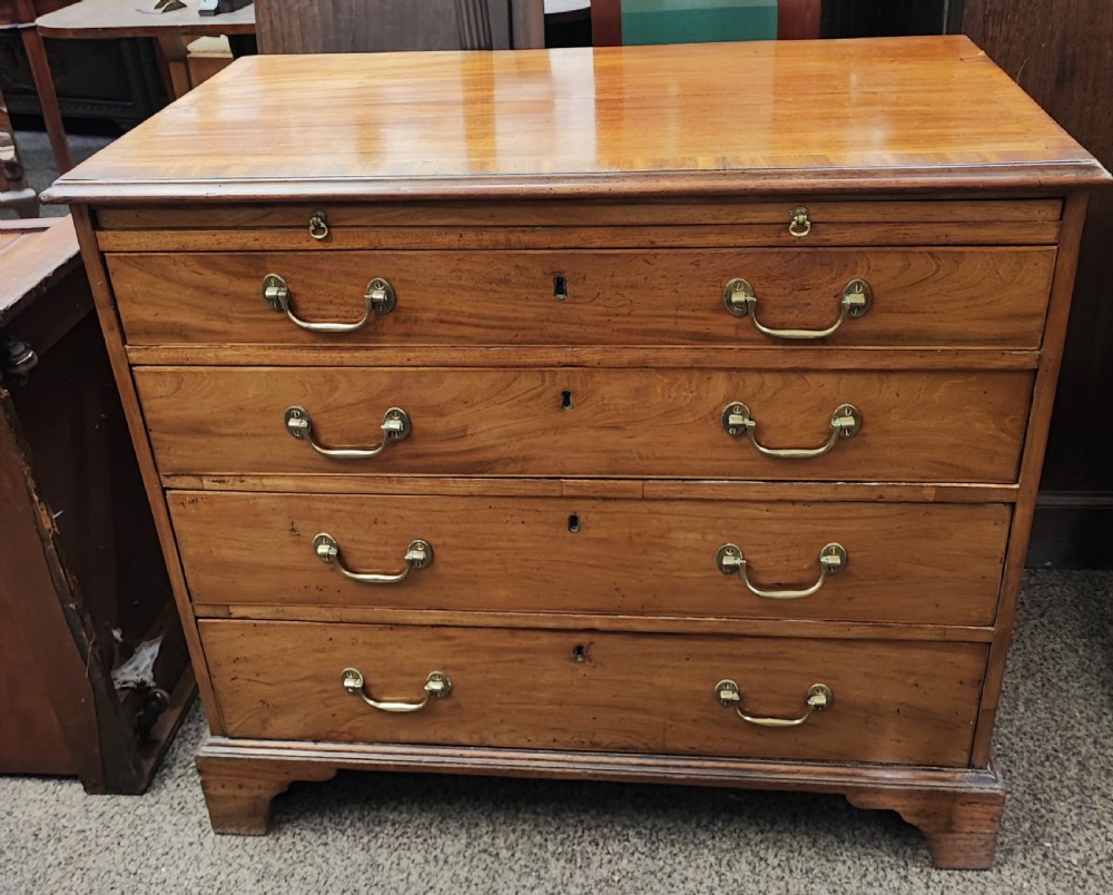 Georgian mahogany chest of drawers with brushing slide.