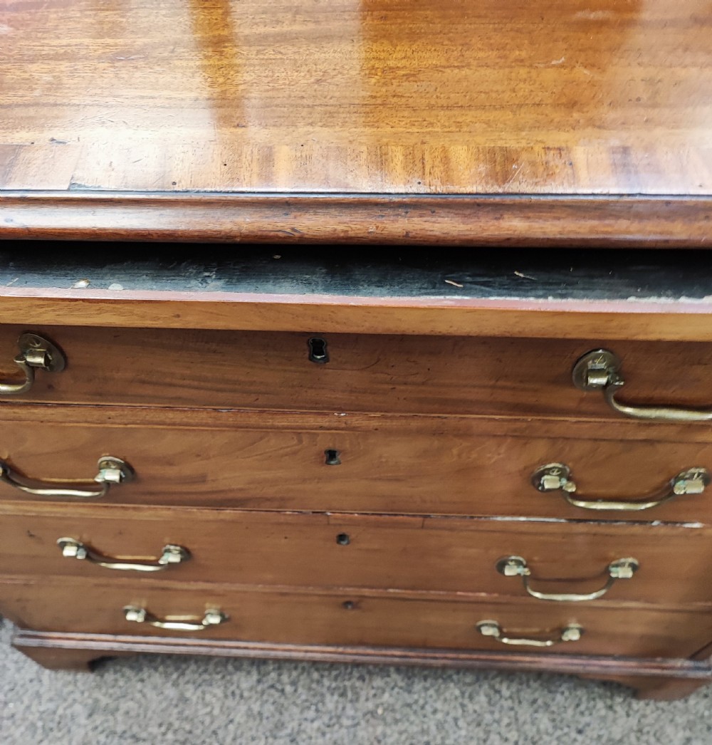 Georgian mahogany chest of drawers with brushing slide. View II