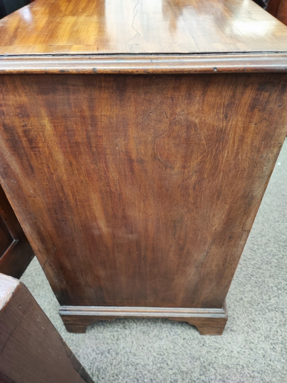 Georgian mahogany chest of drawers with brushing slide. View V