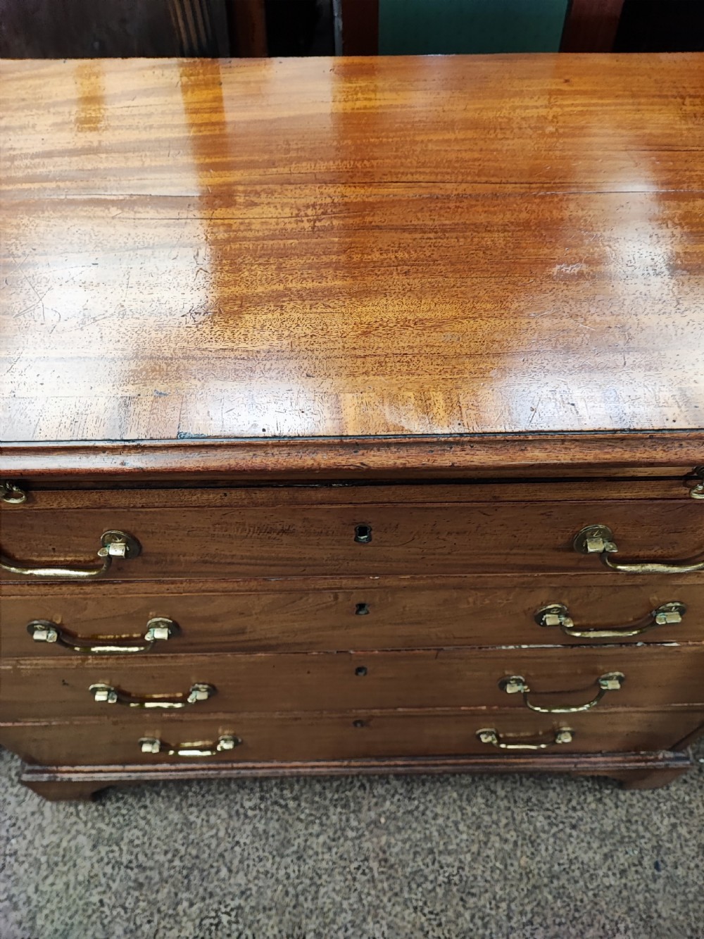 Georgian mahogany chest of drawers with brushing slide. View VII