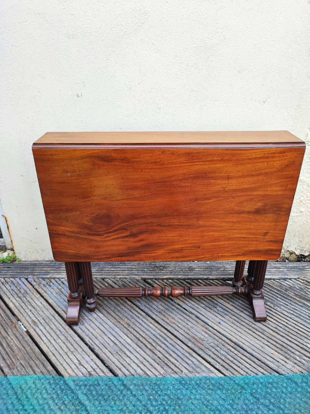 A fine mahogany Sutherland table. View IX