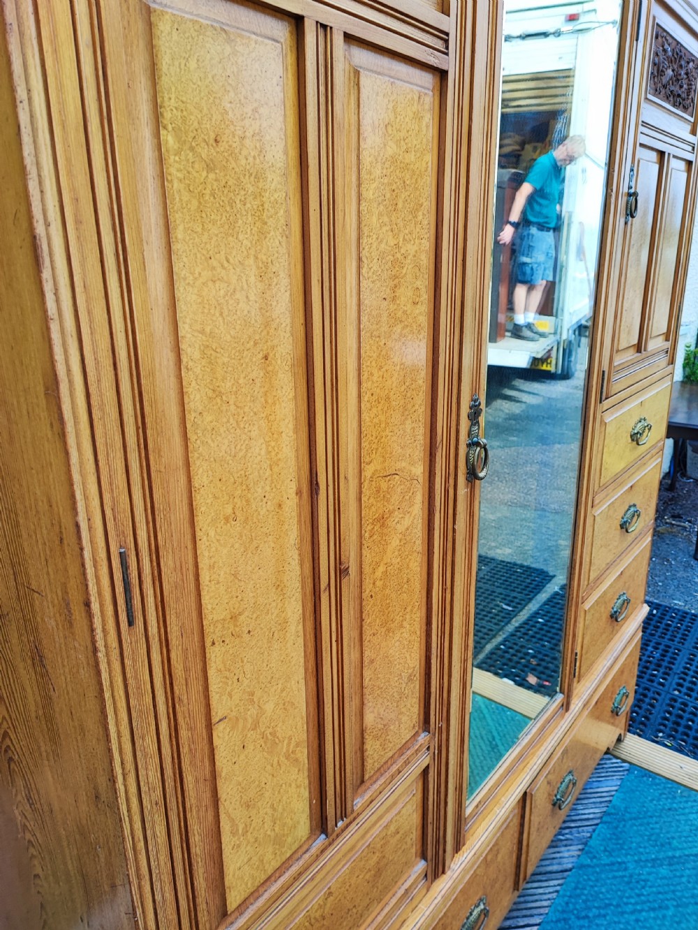 Superb Victorian walnut 3 door combination wardrobe. View XI