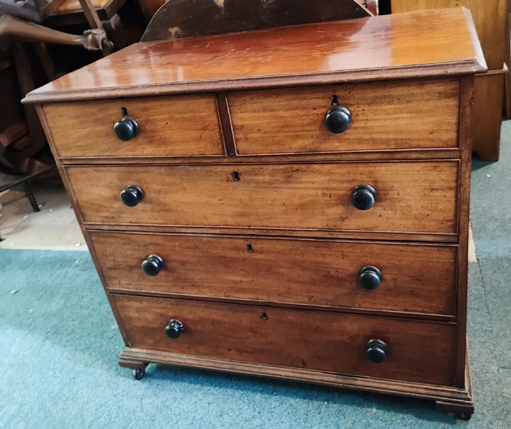 Regency mahogany chest of drawers.