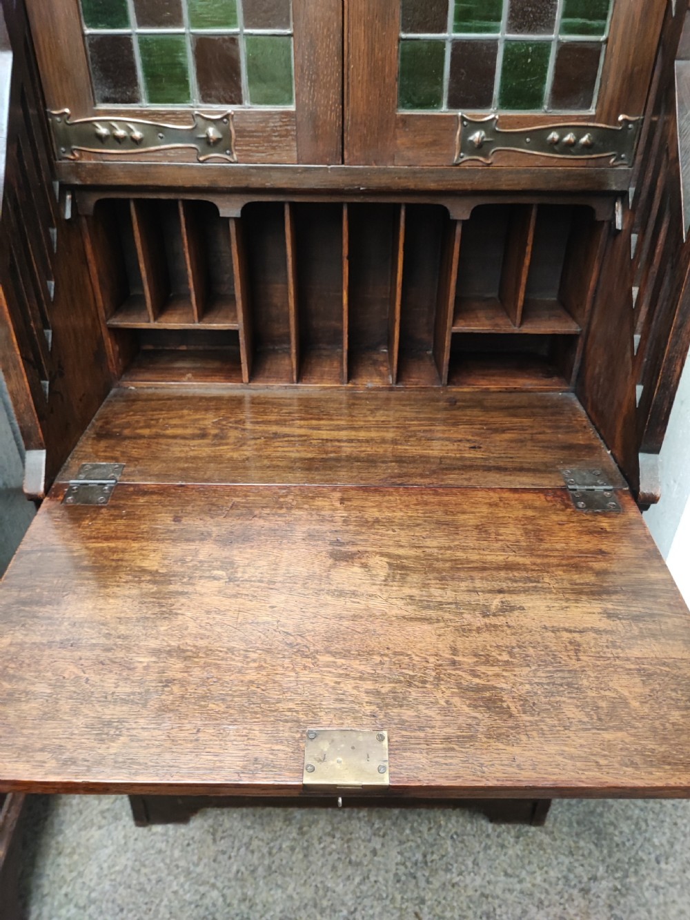 Fine example of an art's and crafts oak bureau bookcase. View VIII