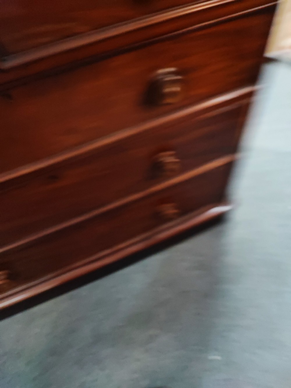 A quality Victorian mahogany chest of drawers. View II